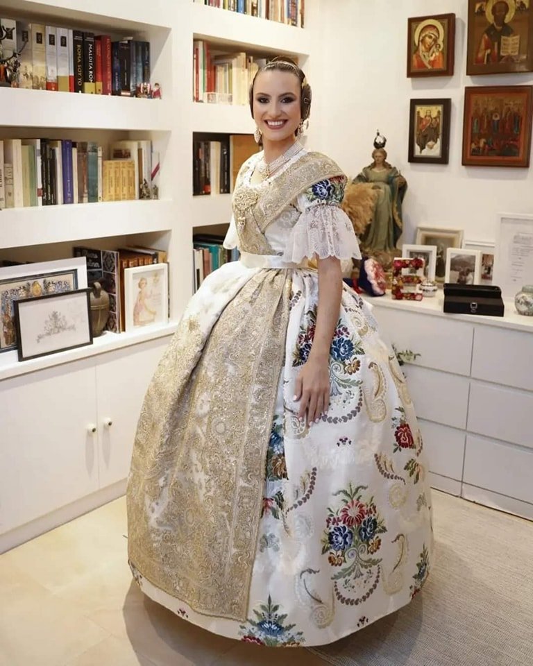 María Estela Arlandis Ferrando exaltada Fallera Mayor de Valencia 2024 ...